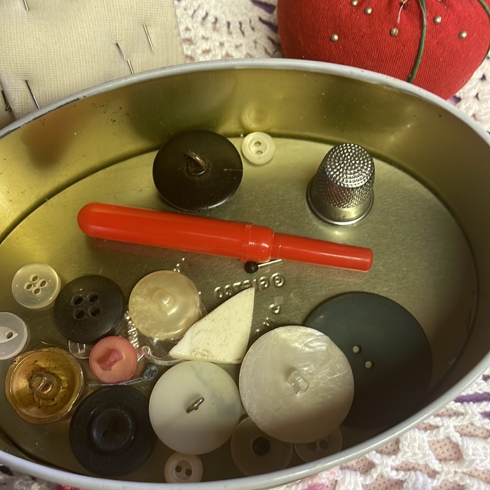 Vintage Lot of Sewing Essentials - Picture 3 of 8
